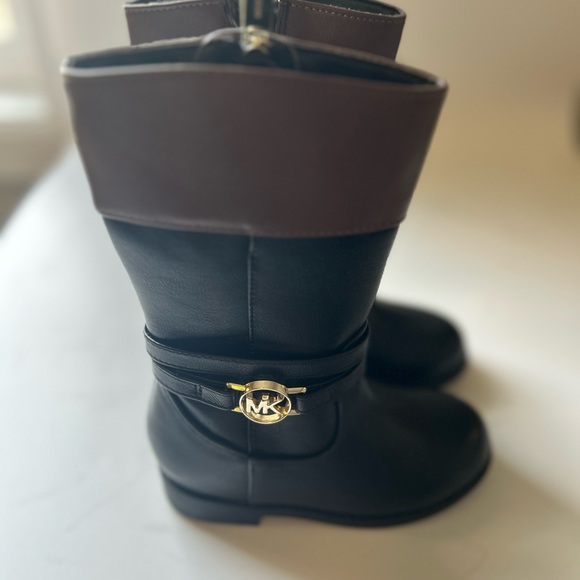 Michael Kors boot size 7 NEW black with gold logo and brown trim at the top. - Picture 3 of 4